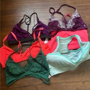 Lot of 6 sports bras / bralettes small